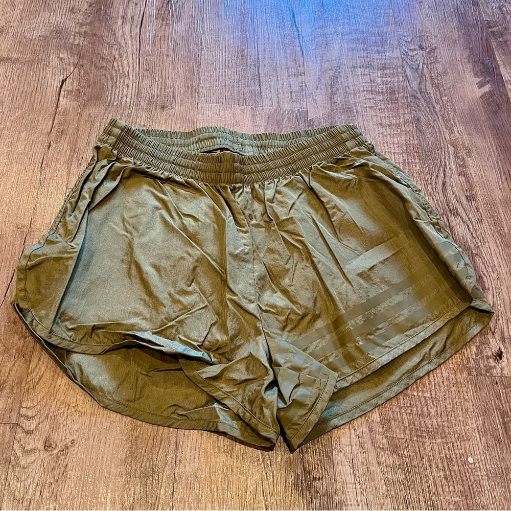 IVY PARK adidas peloton Olive Green Women's Athletic wind Shorts size large